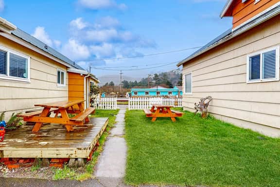 Dog Friendly Oceanside Escape with Easy Beach Access and Peaceful Surroundings - Image 4
