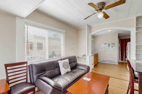 Charming Dog Friendly Home Close to Shops and Restaurants Minutes to Beach - Image 5
