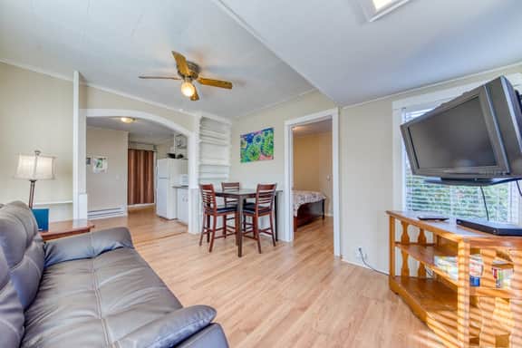Seven Cozy Cottages Minutes to Beach and Downtown Dogs Welcome - Image 5