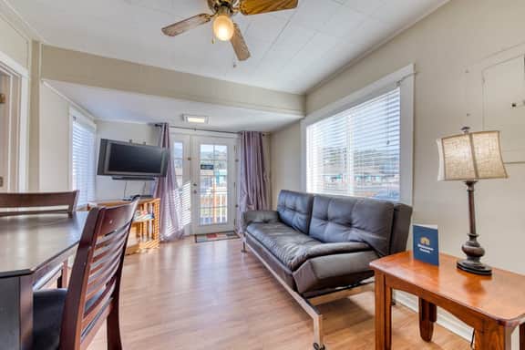 Seven Cozy Cottages Minutes to Beach and Downtown Dogs Welcome - Image 4