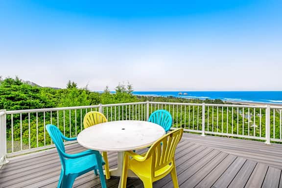 Spacious family home near the beach with ocean view large deck free WiFi and more - Image 4