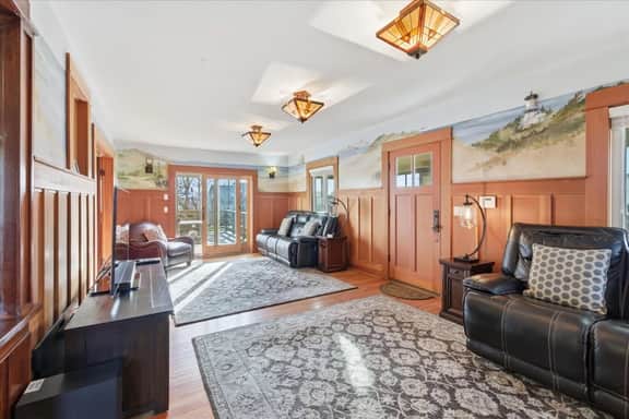 A Craftsman style gem, hot tub, close to ocean - Image 3