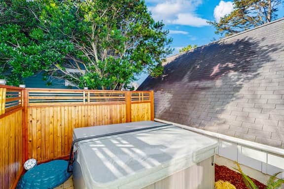 Family friendly home close to ocean private hot tub fireplace and WIFI - Image 3