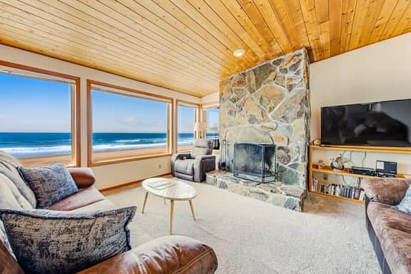 Two story oceanfront retreat with a washer dryer firepit and Ping Pong table - Image 3