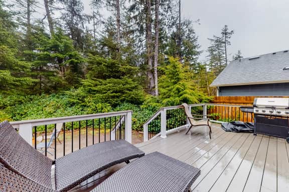 Beautiful Craftsman home with private hot tub and pool table walk to beach - Image 3