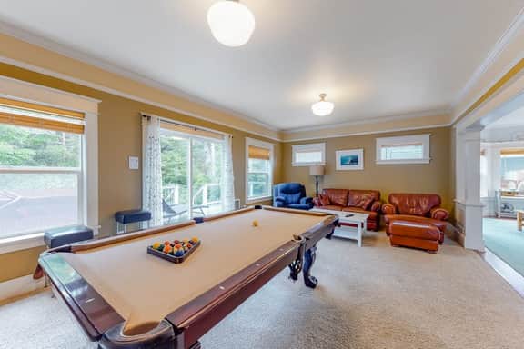 Beautiful Craftsman home with private hot tub and pool table walk to beach - Image 5