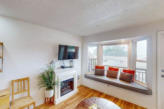 Oceanfront 2nd floor condo with ocean views balcony and seasonal beach access - Image 2