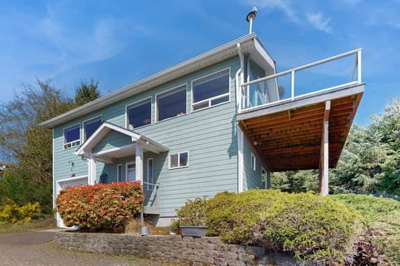 Family friendly ocean view home with spacious deck walk to beach books and games - Image 2