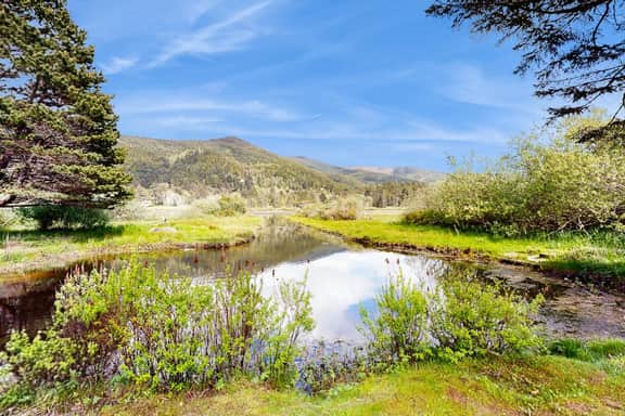 Centrally located home with lake views private pool and spacious deck - Image 3