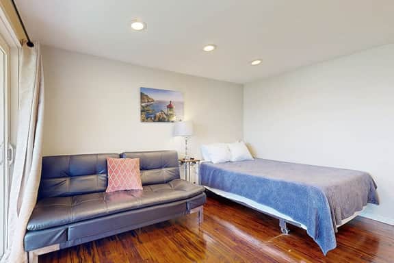 Affordable Dog Friendly Studio Ocean Views and Nearby Beach Access - Image 3