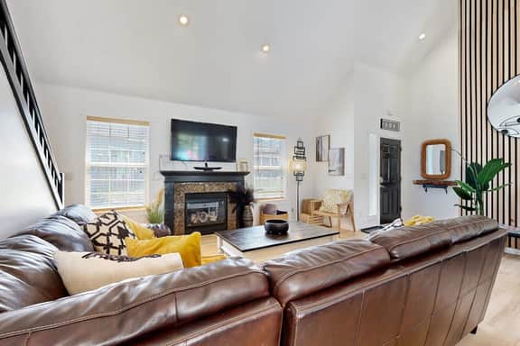 Cottage near the beach with hot tub gas fireplace washer dryer dog friendly - Image 4