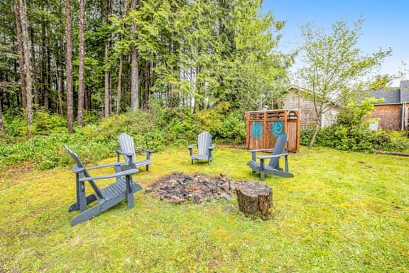 Cozy coastal retreat with deck grill firepit and WiFi walk to beach - Image 3