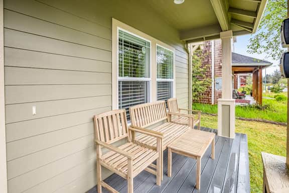 Cozy coastal retreat with deck grill firepit and WiFi walk to beach - Image 2