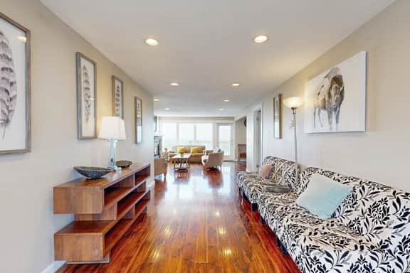 Luxurious and Spacious Renovated Condo with Gorgeous Ocean Views Dogs OK - Image 4
