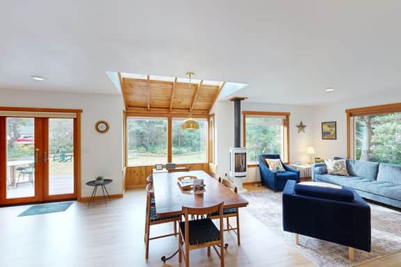 Dog friendly home close to the beach with patio BBQ and WiFi - Image 4