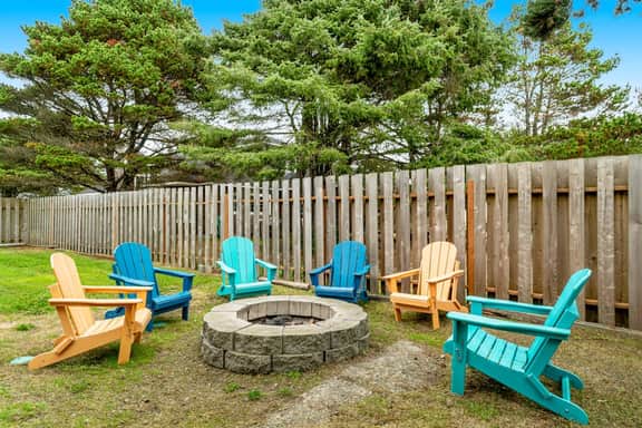 Dog friendly home across street from beach with rooftop deck and views - Image 3