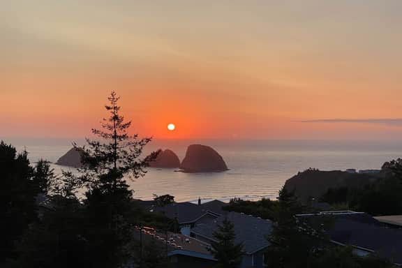Dog friendly home with ocean views deck washer dryer grill and fireplace - Image 2