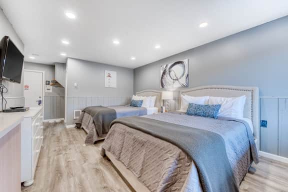 Dog Friendly Room with Full Kitchen Walk to the Beach and Downtown - Image 2