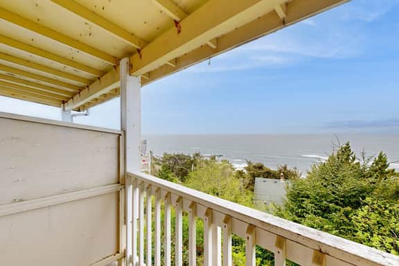 Dog Friendly Oceanview Condo with Great Location and Nearby Beach Access - Image 3