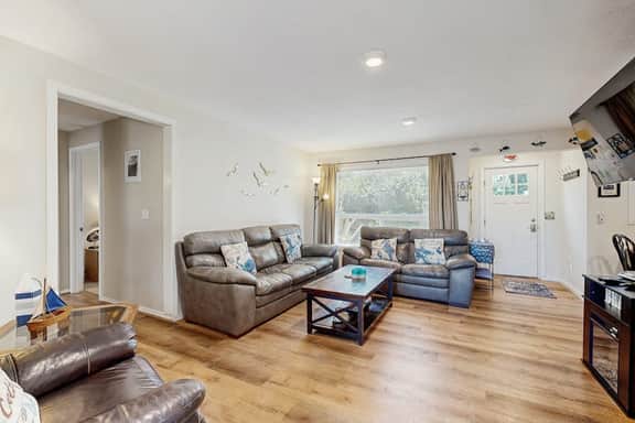 Dog Friendly Oregon Coast Getaway with Private Hot Tub - Image 2