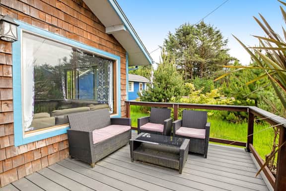 Dog Friendly Home with Private Hot Tub and Game Room Near the Beach and Nedonna Lake - Image 3