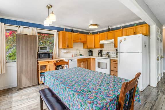 Dog Friendly Home with Private Hot Tub and Game Room Near the Beach and Nedonna Lake - Image 4