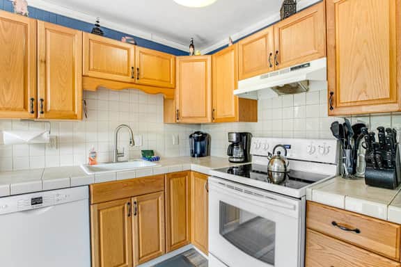 Dog Friendly Home with Private Hot Tub and Game Room Near the Beach and Nedonna Lake - Image 5