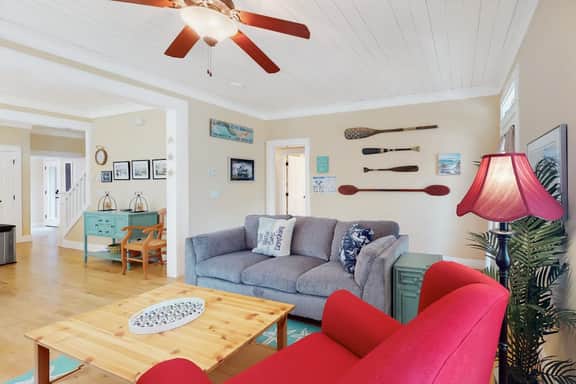 Dog Friendly Home with Private Hot Tub Free WiFi Decks and Gas Grill - Image 5