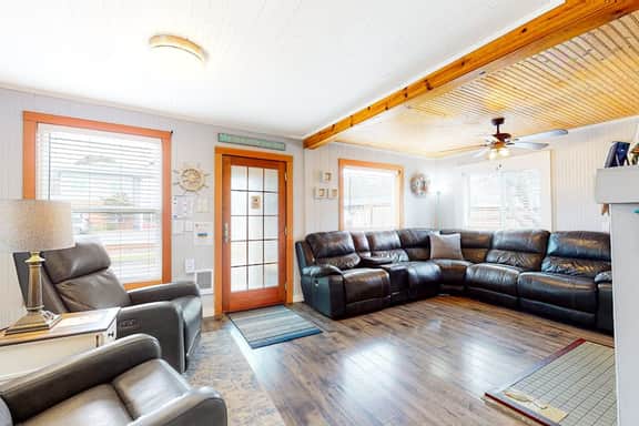 Dog Friendly Cottage with Private Hot Tub Close to Beach and Downtown - Image 3