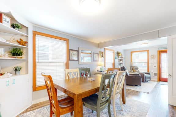 Dog Friendly Cottage with Private Hot Tub Close to Beach and Downtown - Image 5