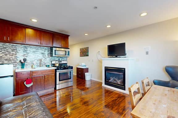 Dog Friendly Condo with Stunning Ocean Views and Easy Beach Access - Image 5