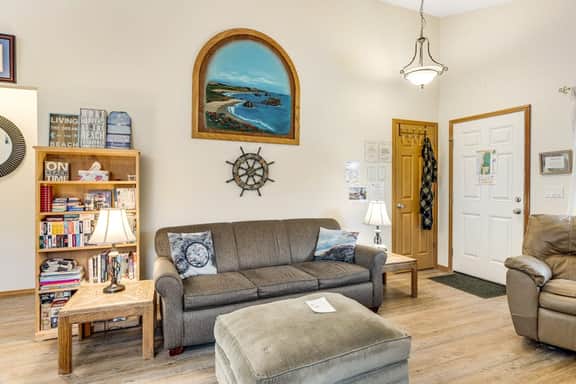 Dog Friendly Home Just a Half Mile Walk to the Beach and Heart of Town - Image 2