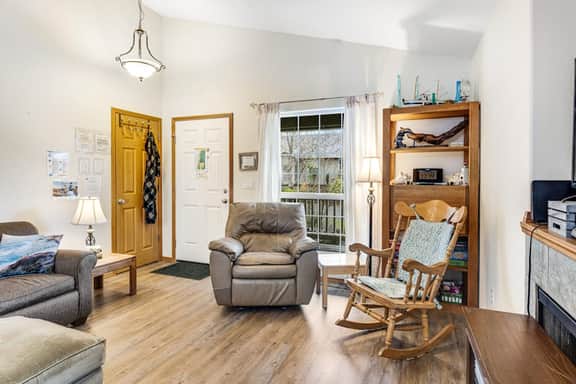 Dog Friendly Home Just a Half Mile Walk to the Beach and Heart of Town - Image 3