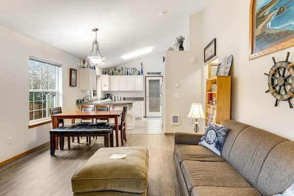 Dog Friendly Home Just a Half Mile Walk to the Beach and Heart of Town - Image 5