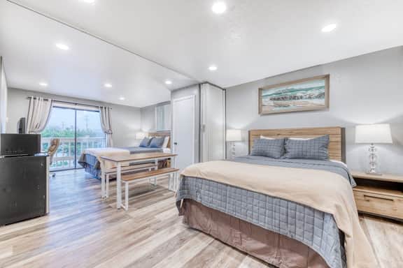 Dog friendly Two Room Combination Walk to Downtown and the Beach - Image 2