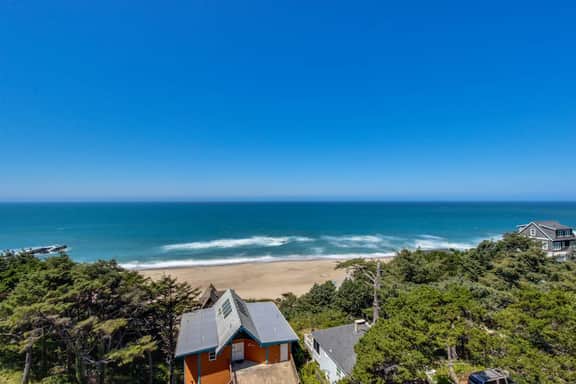 Dog Friendly Studio with Superb Ocean Views and Nearby Beach Access - Image 3