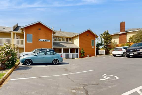 Dog Friendly Studio with Superb Ocean Views and Nearby Beach Access - Image 4