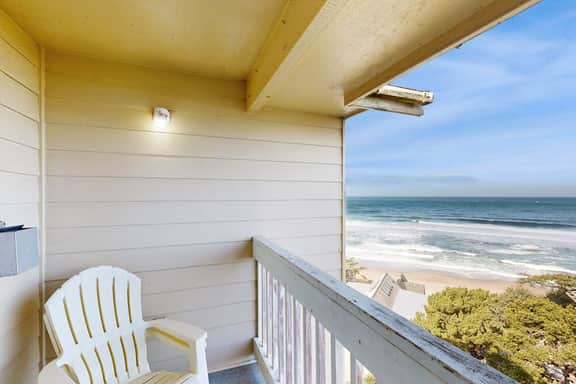 Dog Friendly Studio Condo with Ocean Views WiFi Close to Everything - Image 2