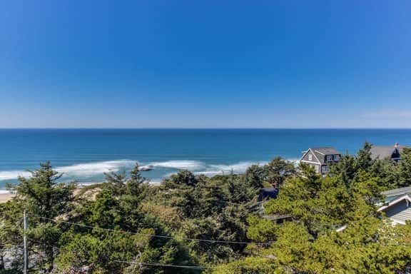 Upper Level Studio with Sweeping Ocean Views Dog Friendly - Image 2