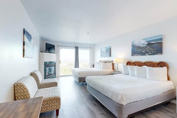 Upper Level Studio with Sweeping Ocean Views Dog Friendly - Image 3