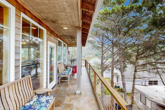 Dog friendly Neskowin Village home with ocean views private hot tub and patio - Image 5