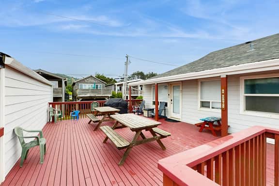 Dog Friendly Waterfront Condo with Ocean Views and Nearby Beach Access - Image 3