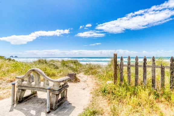 Dog Friendly Triplex 3 private apartments Easy Walk to the Beach and Town - Image 2