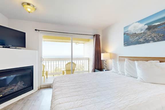 Upper Floor Oceanview Studio Perfect for Couples Free WiFi Dogs Allowed - Image 4