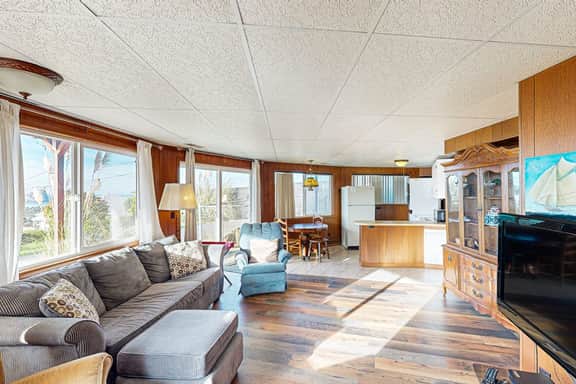 Spacious Dog Friendly Getaway with Boat Parking Perfect for Two Families - Image 3