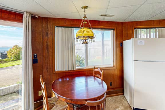 Spacious Dog Friendly Getaway with Boat Parking Perfect for Two Families - Image 5