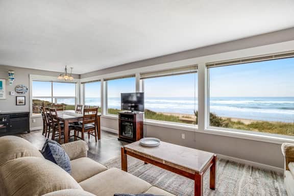 Oceanfront Dog Friendly Home with Free WiFi Perfect for a Family Beach Trip - Image 4