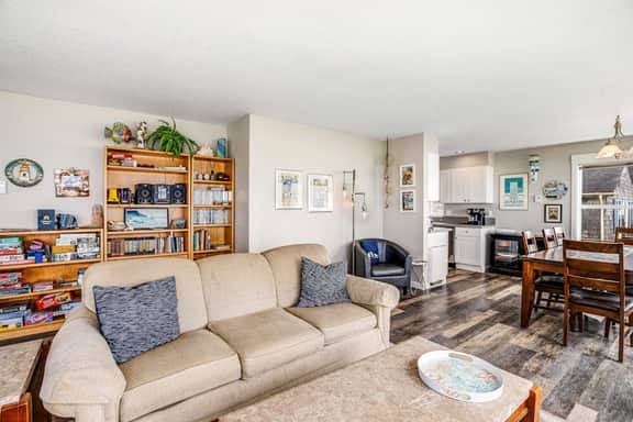 Oceanfront Dog Friendly Home with Free WiFi Perfect for a Family Beach Trip - Image 3