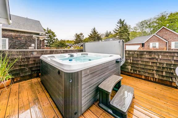 2 story home near the beach with private hot tub deck firetable and washer dryer - Image 2