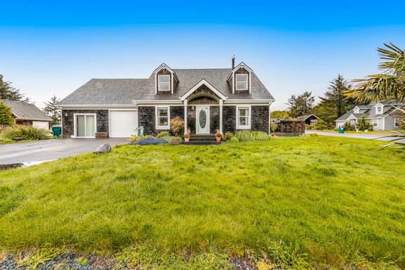 2 story home near the beach with private hot tub deck firetable and washer dryer - Image 3